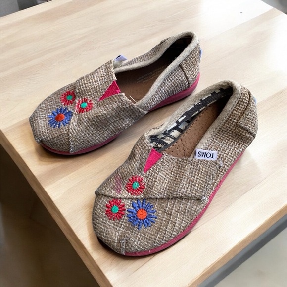 Toms Other - Toms Baby Embroidered Shoes Size 7